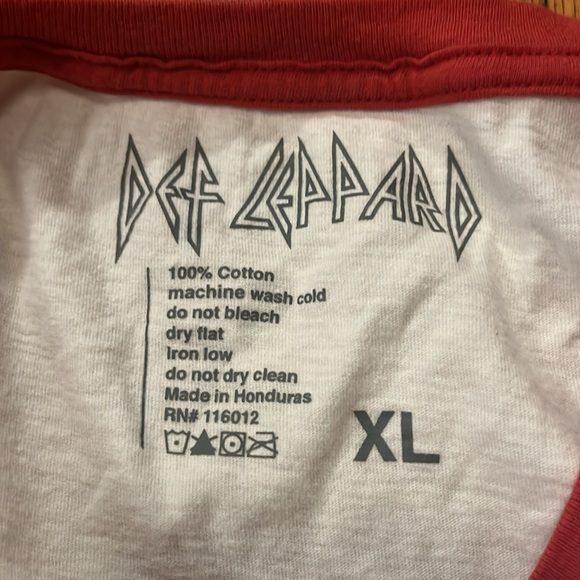 NWOT Def Leppard 3/4 Sleeve Shirt - Picture 2 of 4